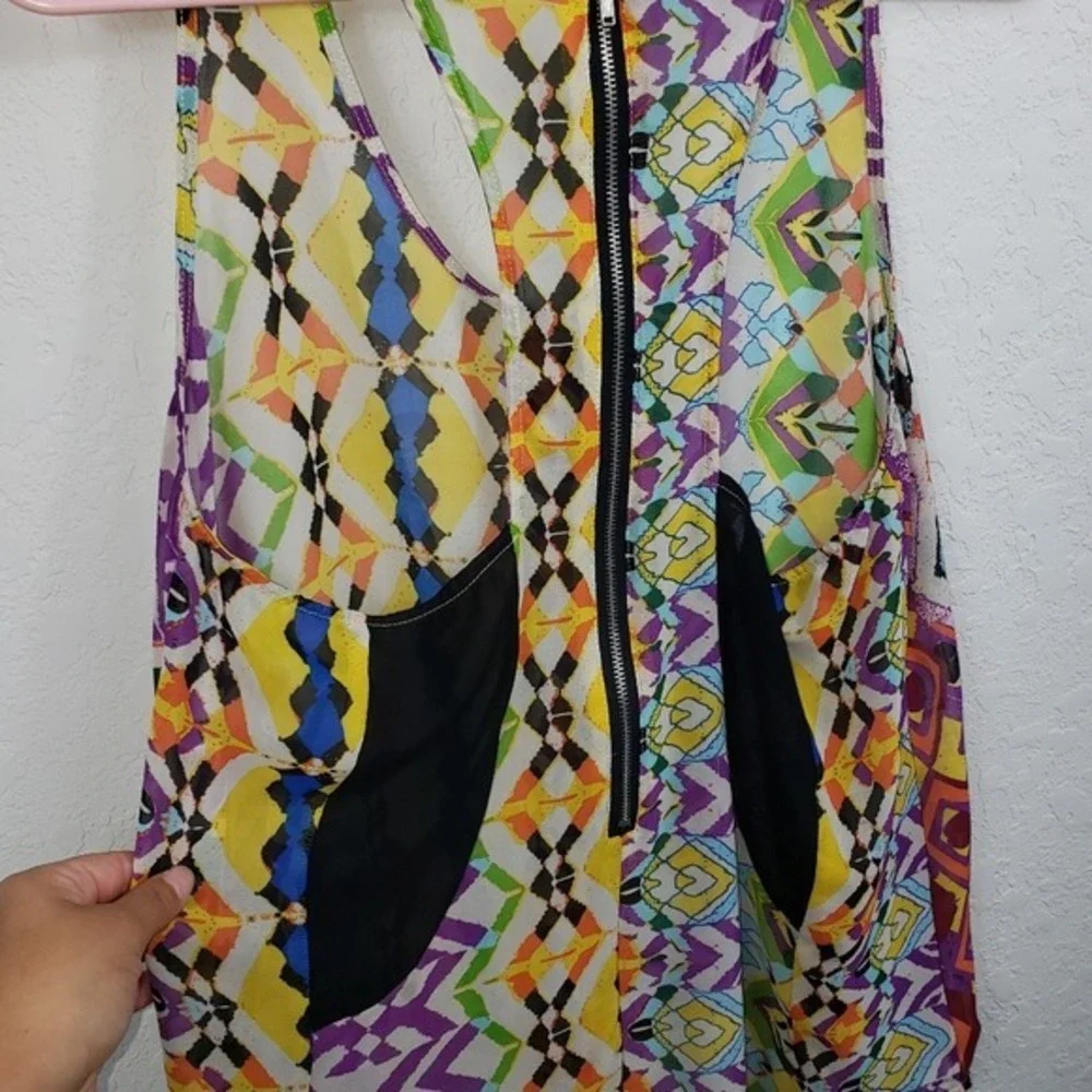 Sleeveless Multicolor Geometric Print Tank Top Zipper Back - Picture 5 of 8